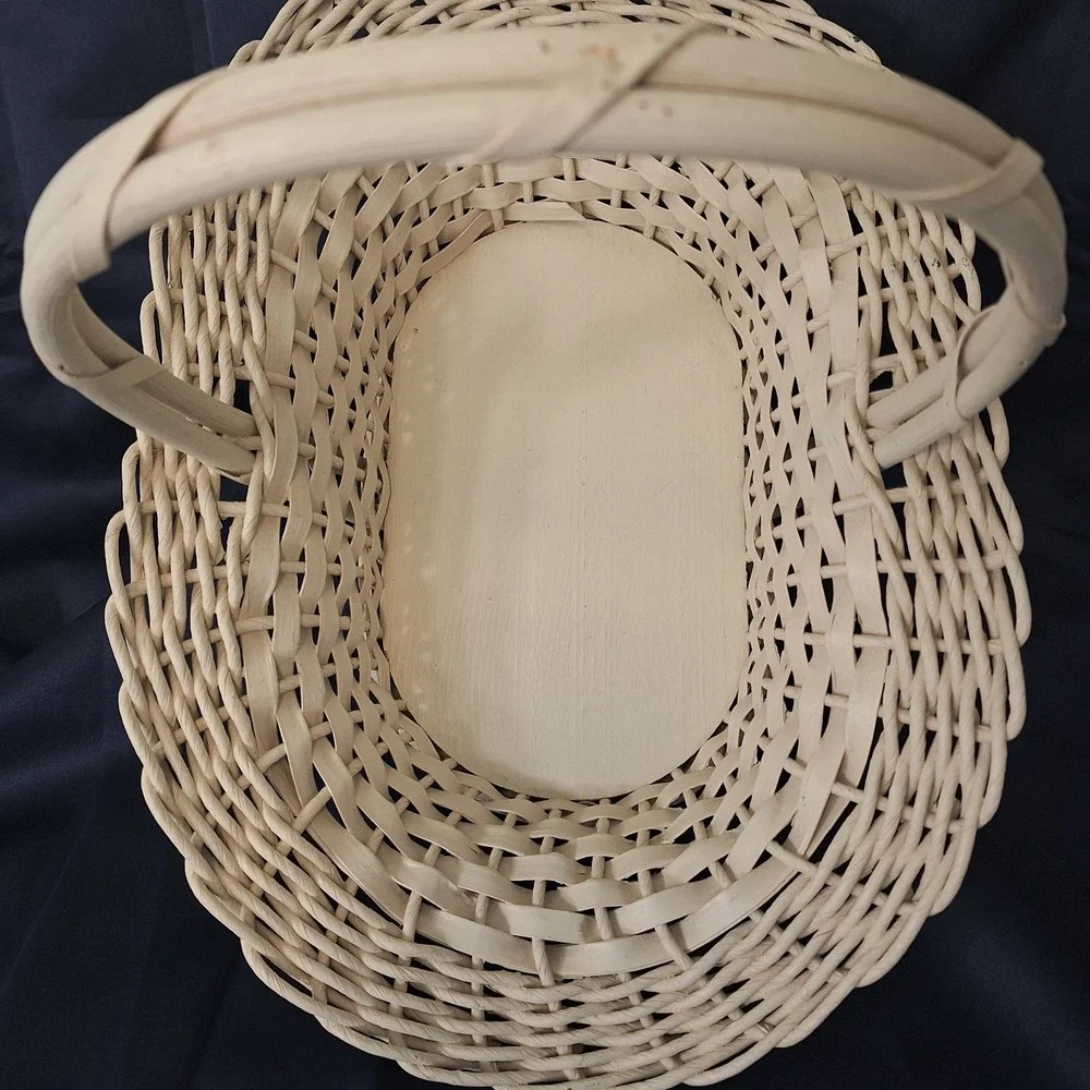 Vintage Harry & David Wicker Basket Bear Creek Off White Painted Cottage Core Lg